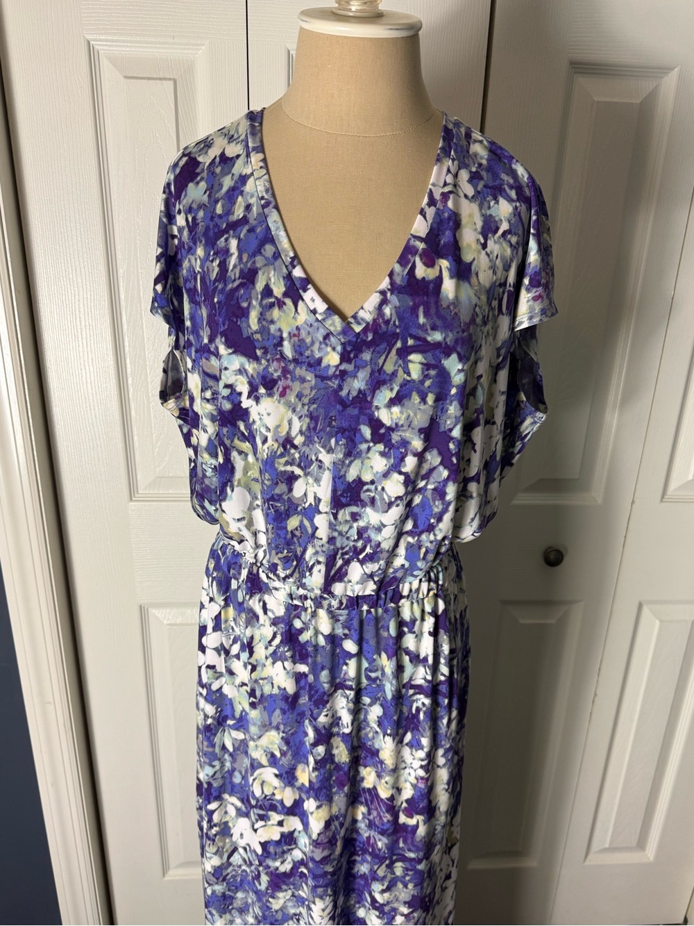 NWOT White House Black Market Floral Maxi Dress Summer/Spring Time 🪻 - Picture 3 of 16